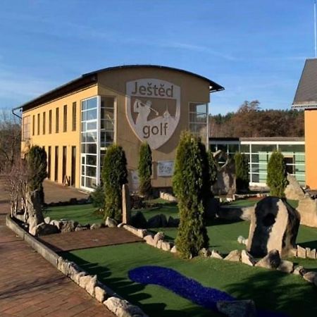 Jested Golf Restaurace A Penzion Svetla pod Jestedem Kültér fotó