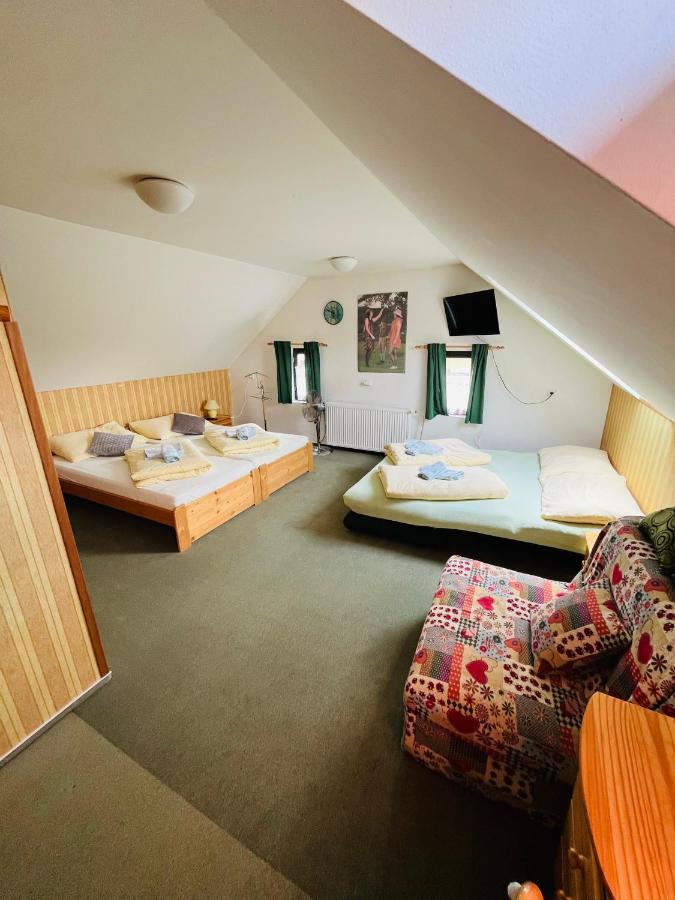 Jested Golf Restaurace A Penzion Svetla pod Jestedem Kültér fotó