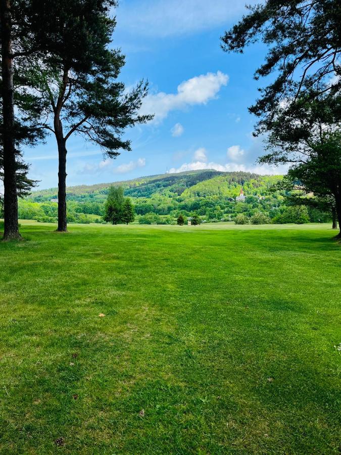 Jested Golf Restaurace A Penzion Svetla pod Jestedem Kültér fotó