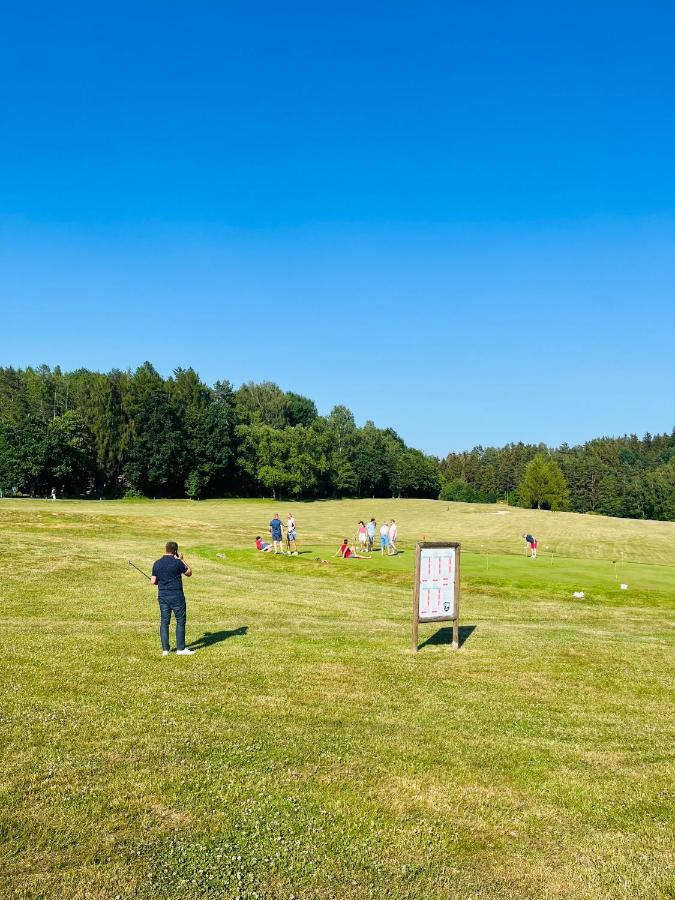 Jested Golf Restaurace A Penzion Svetla pod Jestedem Kültér fotó