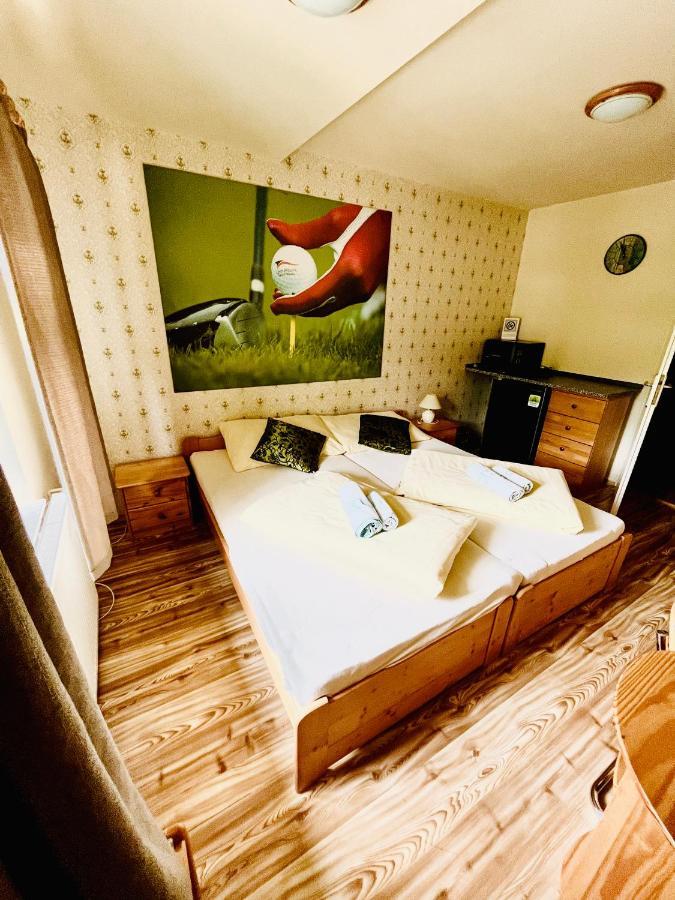 Jested Golf Restaurace A Penzion Svetla pod Jestedem Kültér fotó