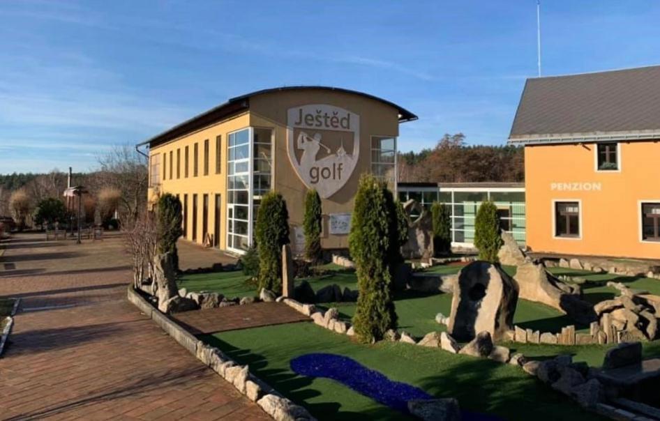 Jested Golf Restaurace A Penzion Svetla pod Jestedem Kültér fotó
