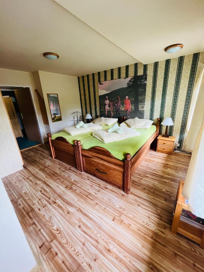 Jested Golf Restaurace A Penzion Svetla pod Jestedem Kültér fotó